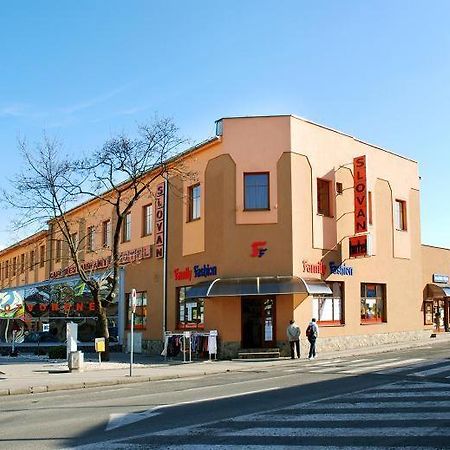 Hotel Slovan Lucenec Exterior photo